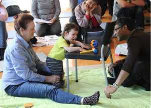 למה בתי בת הארבע מסורבלת בתנועותיה?