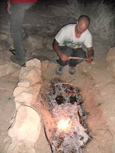 התמודדות עם קור בלילה במדבר וכיצד זה קשור לבעיות קשב וריכוז?2