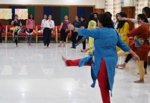 טיפול בתנועה ובאמנויות 