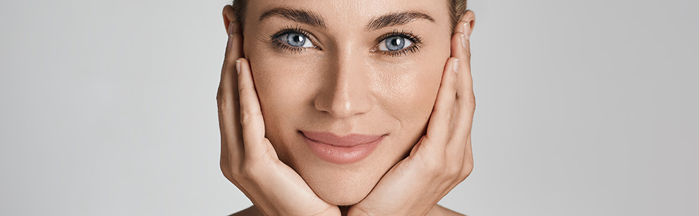 שופכת אור על העור