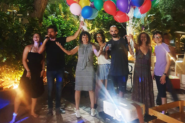 נהנים יחד במסיבת סיום