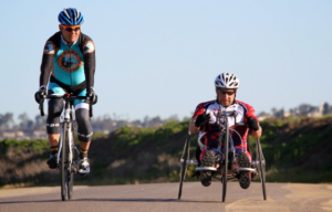 על אופניים עם יד אחת ורגל נגררת? אם רוצים אפשר 