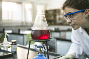 שינוי קריירה לנפש: אקדמאים עוזבים את המשרד לטובת חדר המורים