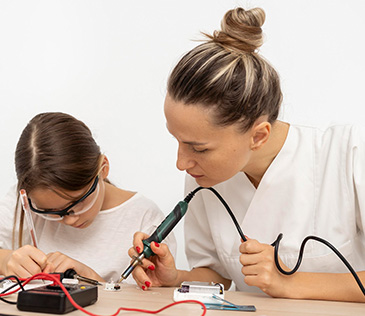 עַשְׂיָנוּת (Making)