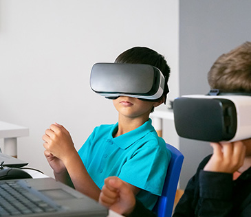 למידה אימרסיבית בשימוש במציאות רבודה או מדומה