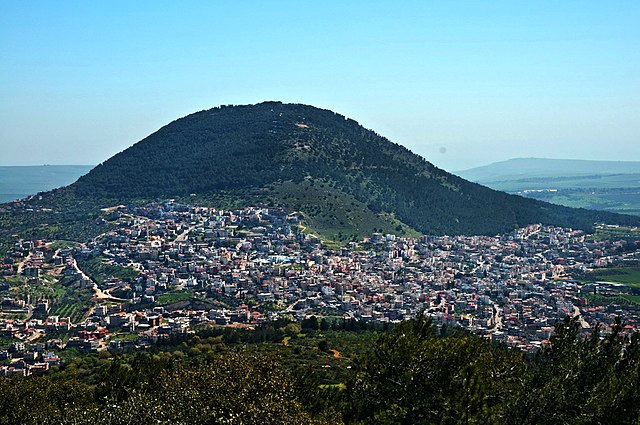 הר התבור והכפר דבורייה ממנו הוזנק מרוץ הקפת התבור הראשון