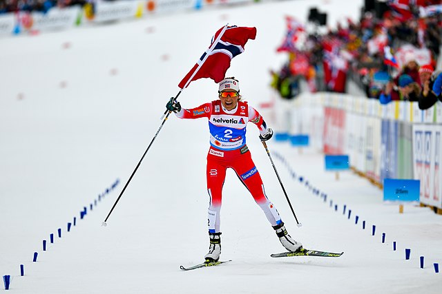 תרזה יוהאוג מנורבגיה מנצחת בתחרות גלישה ל-30 ק"מ באליפות העולם 2019