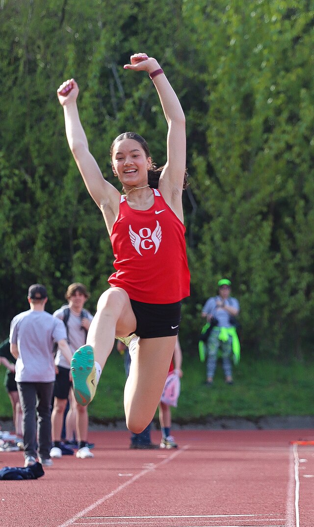 קפיצה לרוחק נערה