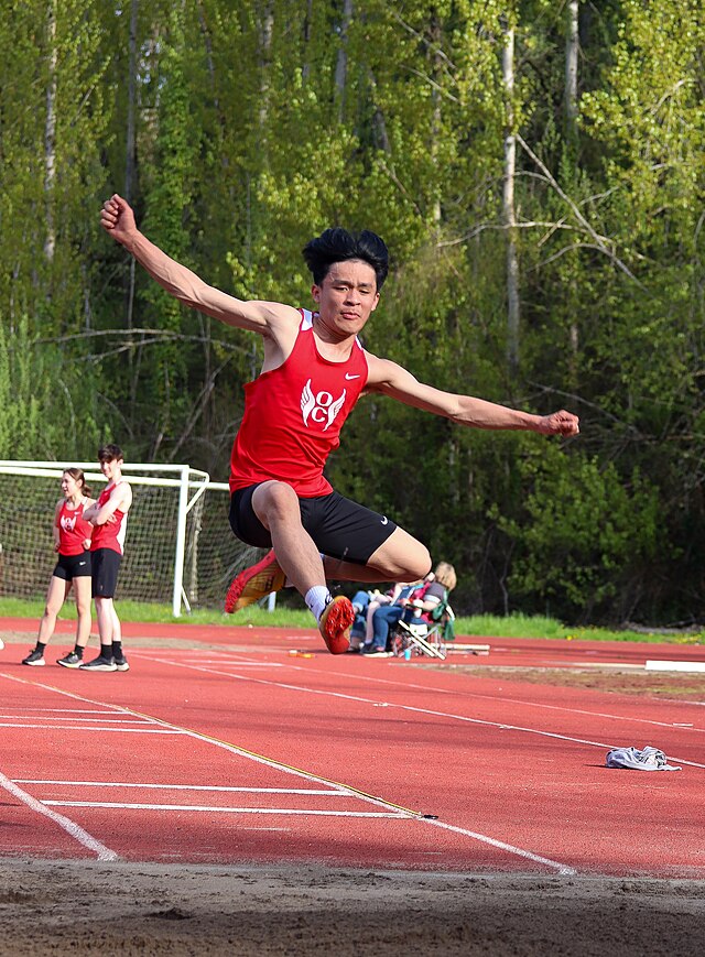 קפיצה לרוחק נער