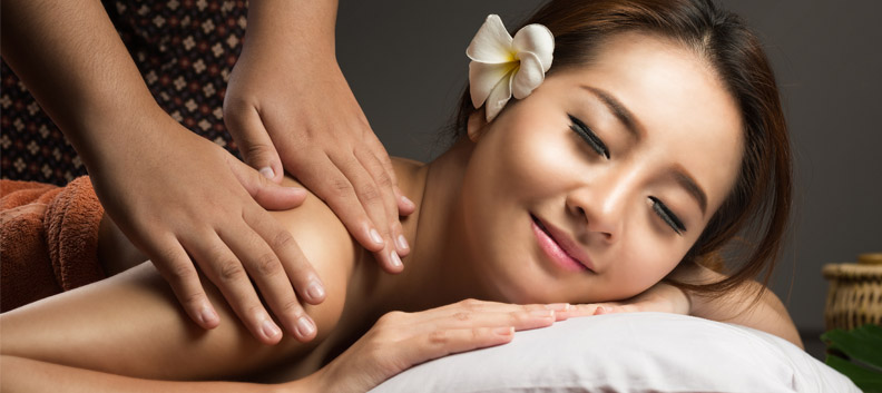 מטפלים בשיטות מגע מהמזרח