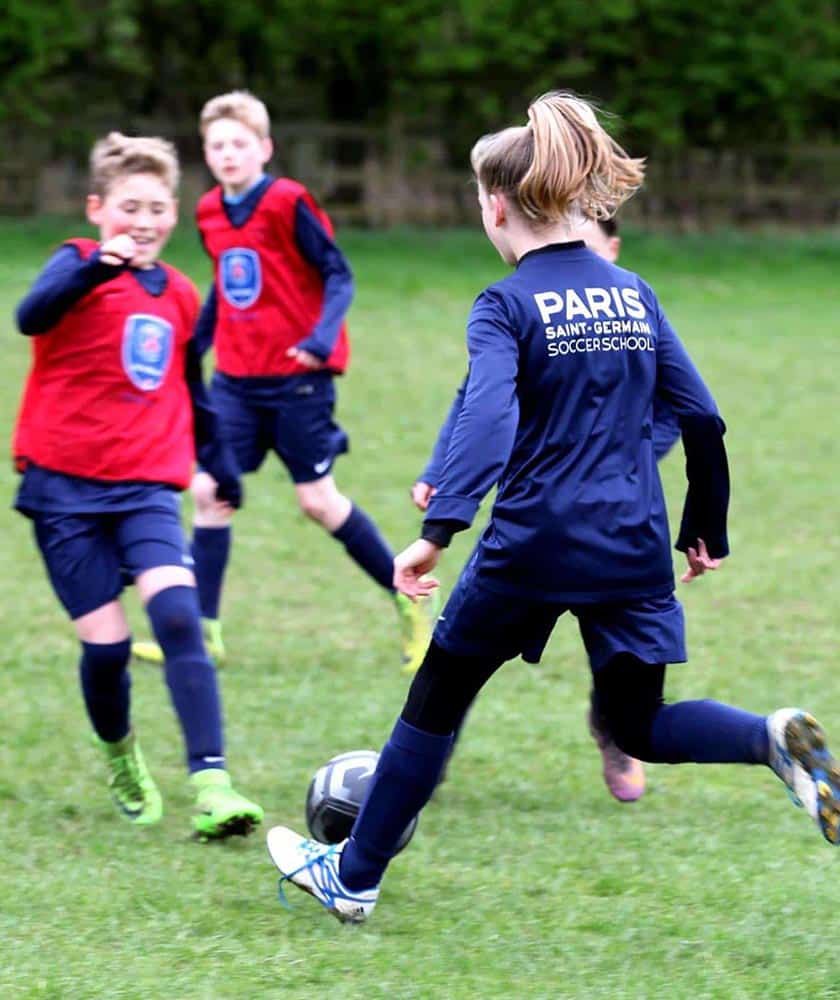 ילדים באקדמית כדורגל בצרפת