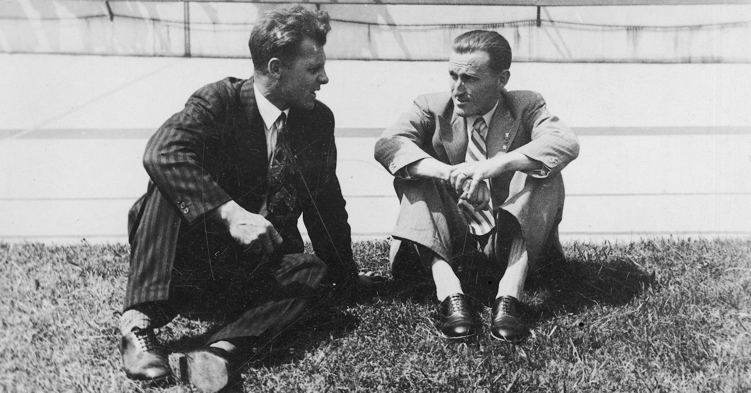 קוסוצ'ינסקי, מימין, ומאמנו קלומברג