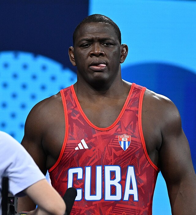 מיחאין לופס בפריז 2024