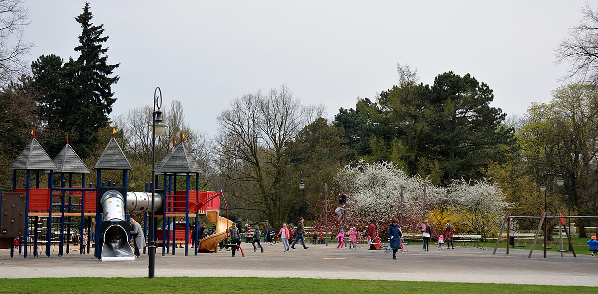 מגרש משחקים בוורשה, בירת פולין