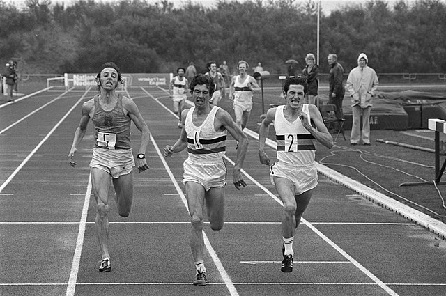אמיל פוטמנס במרכז, מספר 1, בריצת 1500 מ' בשנת 1974
