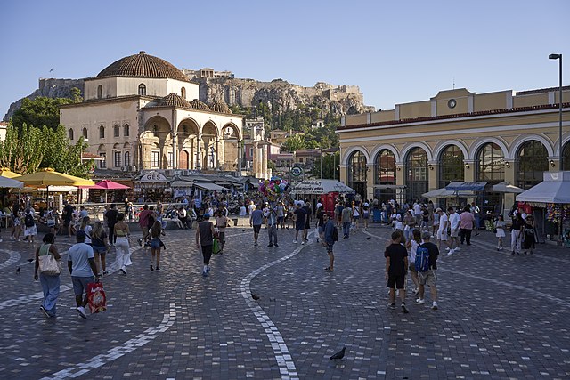 אותה כיכר באוגוסט 2022 אחרי תקופות הסגר