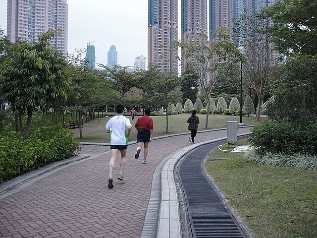 רצים בפארק בהונג קונג
