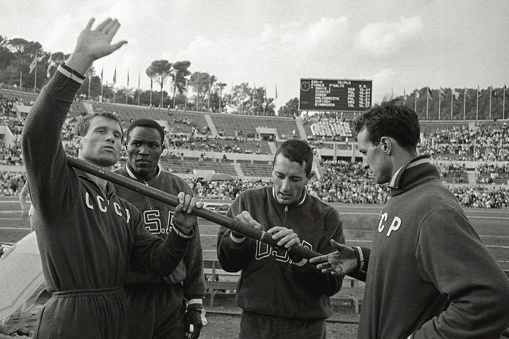 כמה ממתחריו של יאנג במשחקי רומא 1960: משמאל לימין: יורי קוטנקו מברה"מ, רייפר ג'ונסון מארה"ב, פיל מאלקי מארה"ב ווסילי קוזנצוב מברה"מ